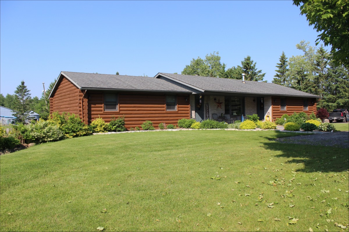 6212 Sixth Line Centre Wellington photo 1