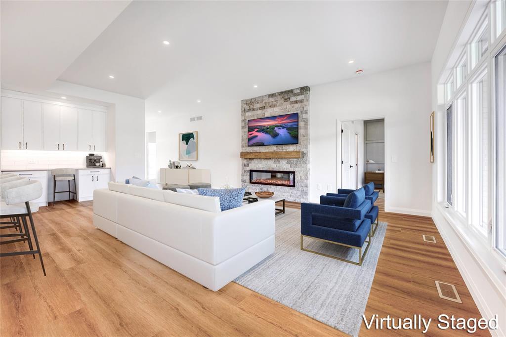 3532 PAUL Crescent, Plympton-Wyoming, Ontario, Canada