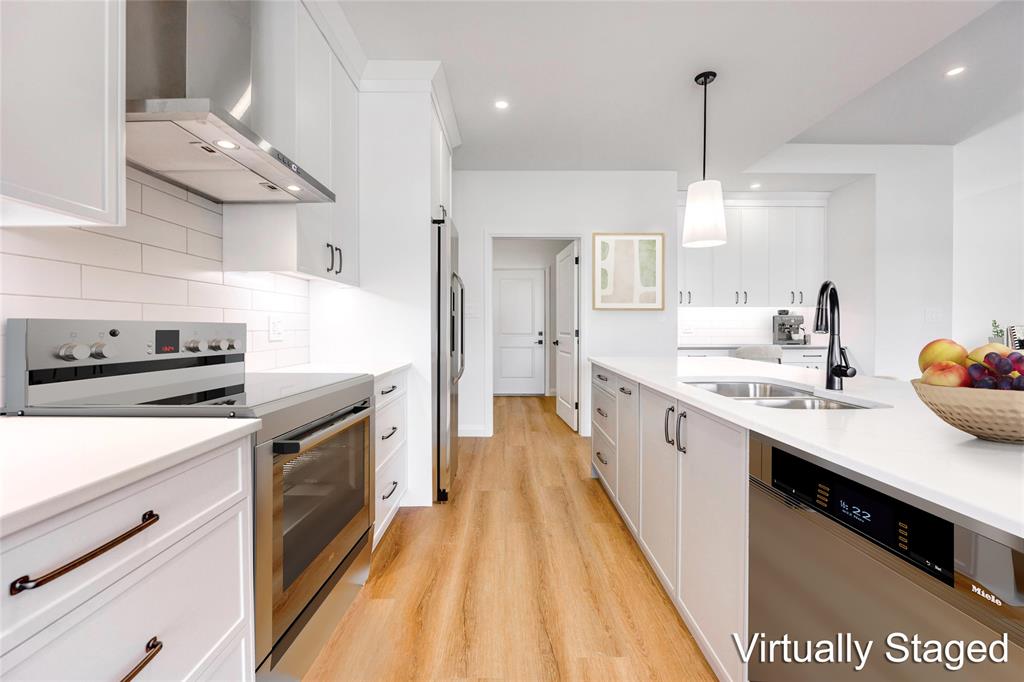 3532 PAUL Crescent, Plympton-Wyoming, Ontario, Canada