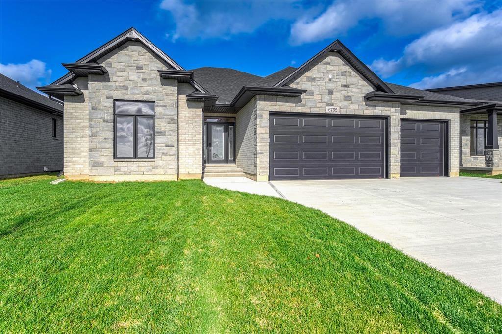 3562 PAUL Crescent, Plympton-Wyoming, Ontario, Canada photo 1