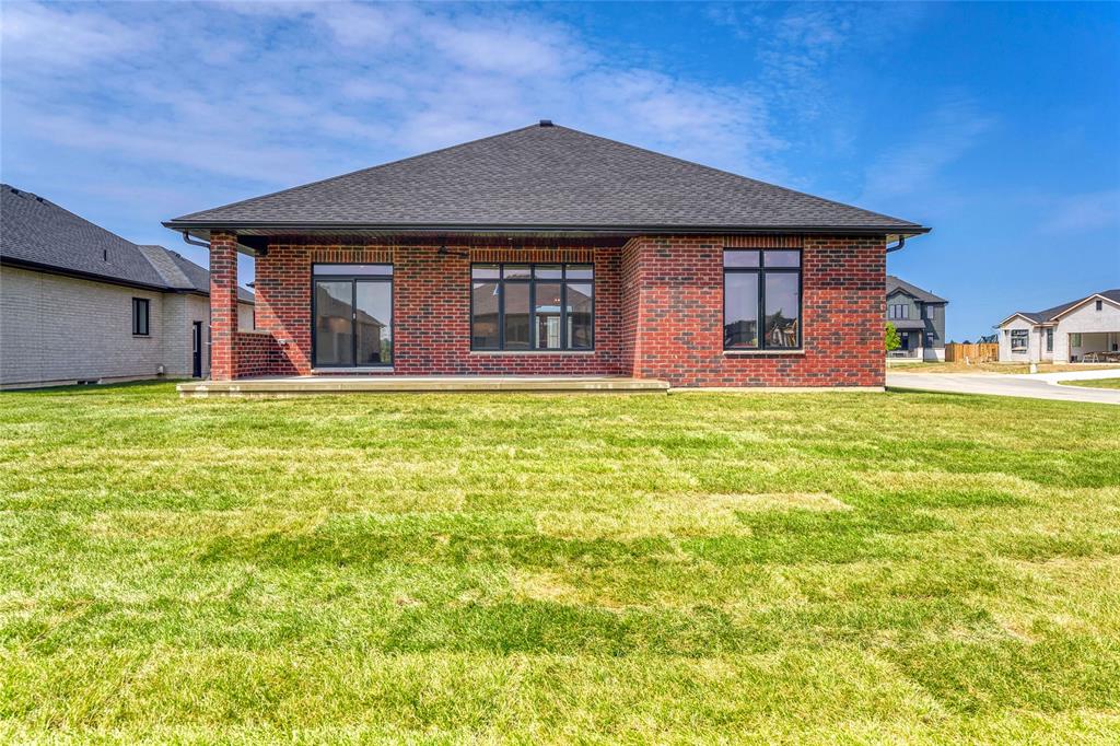 6760 SHAKER Lane, Plympton-Wyoming, Ontario, Canada photo 2