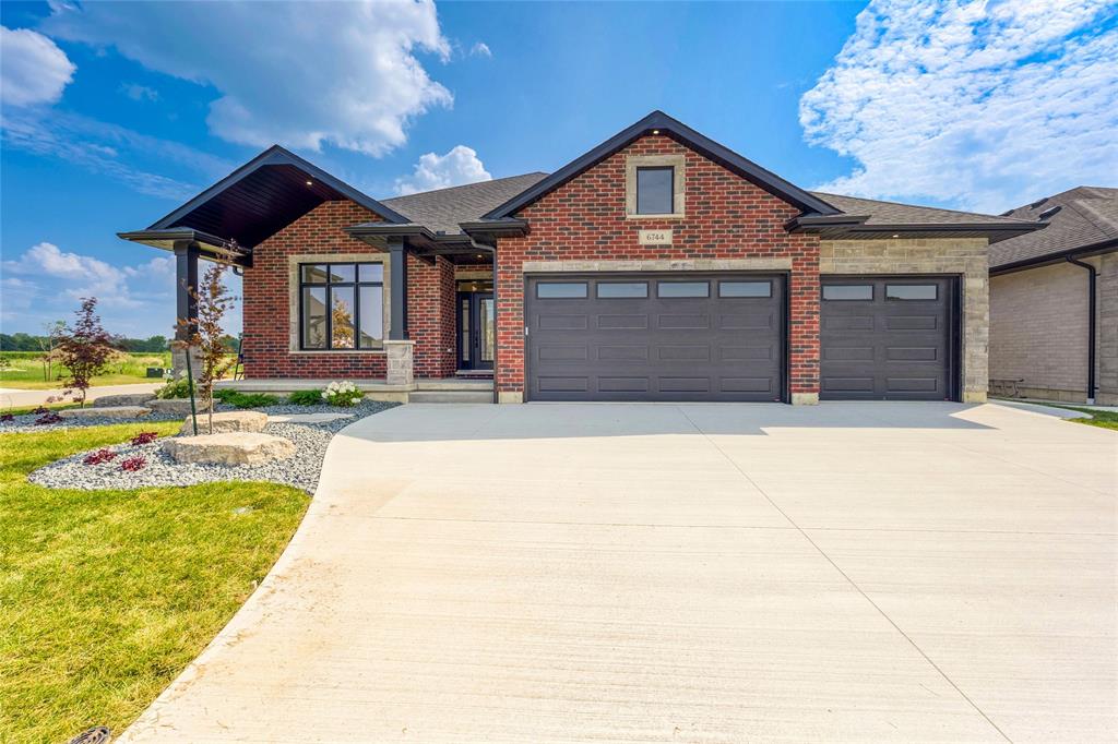 3511 MIA Lane, Plympton-Wyoming, Ontario, Canada photo 1