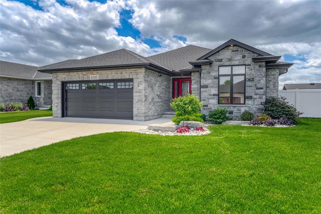 6787 GRIFFIN Drive, Plympton-Wyoming, Ontario, Canada photo 1