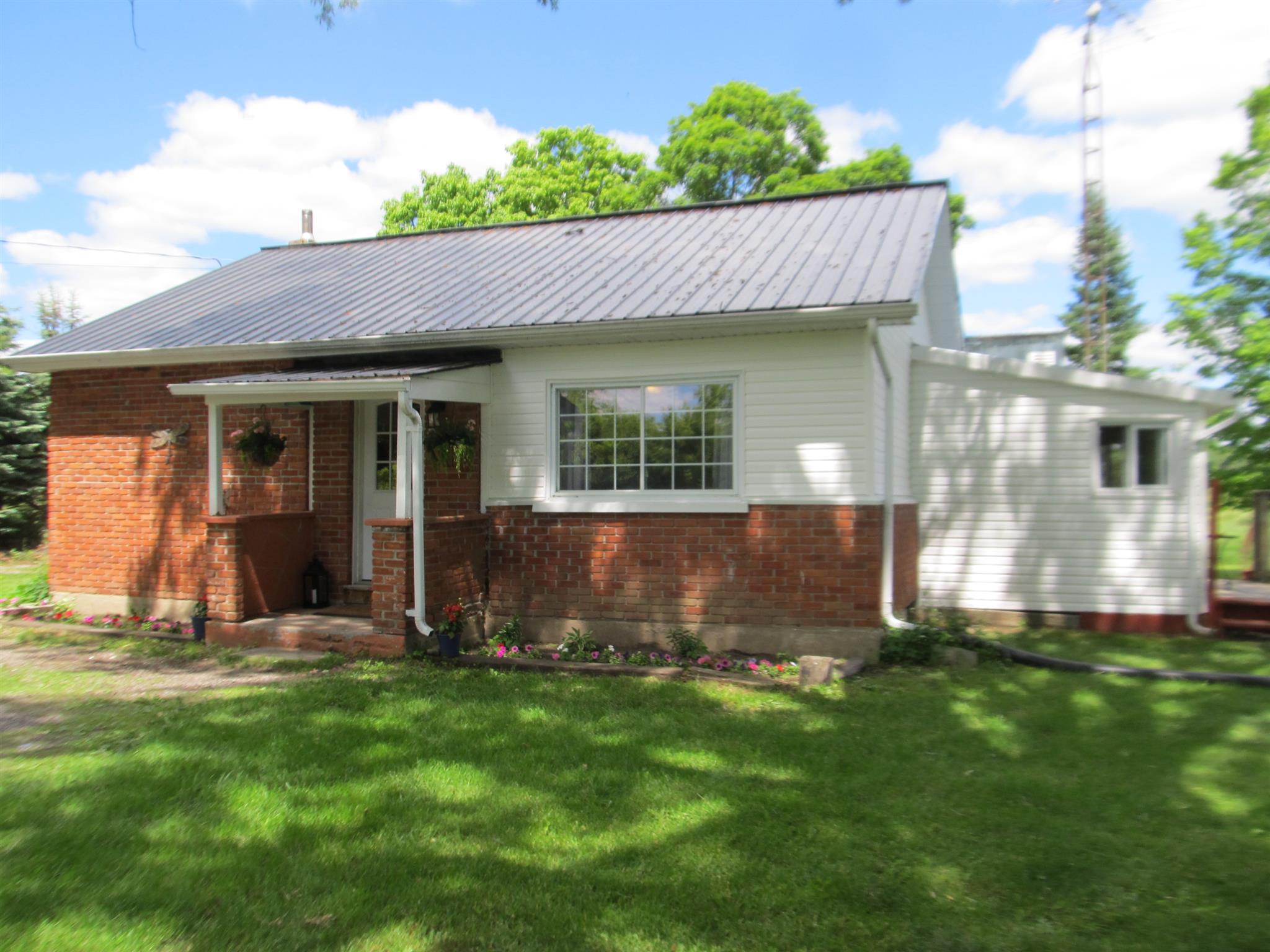 1077 Shibagua Road, Tamworth Ontario, Canada