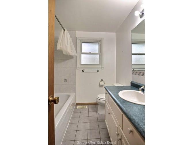 27 Snowdon Avenue, Sudbury Ontario, Canada