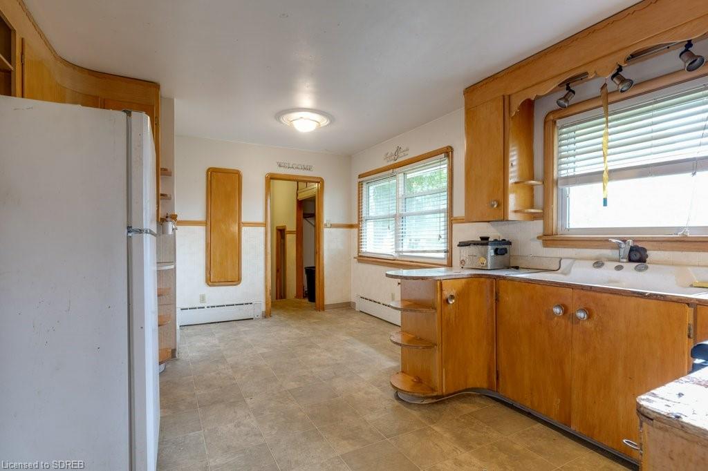60 ADAMS Avenue, Delhi, Ontario, Canada