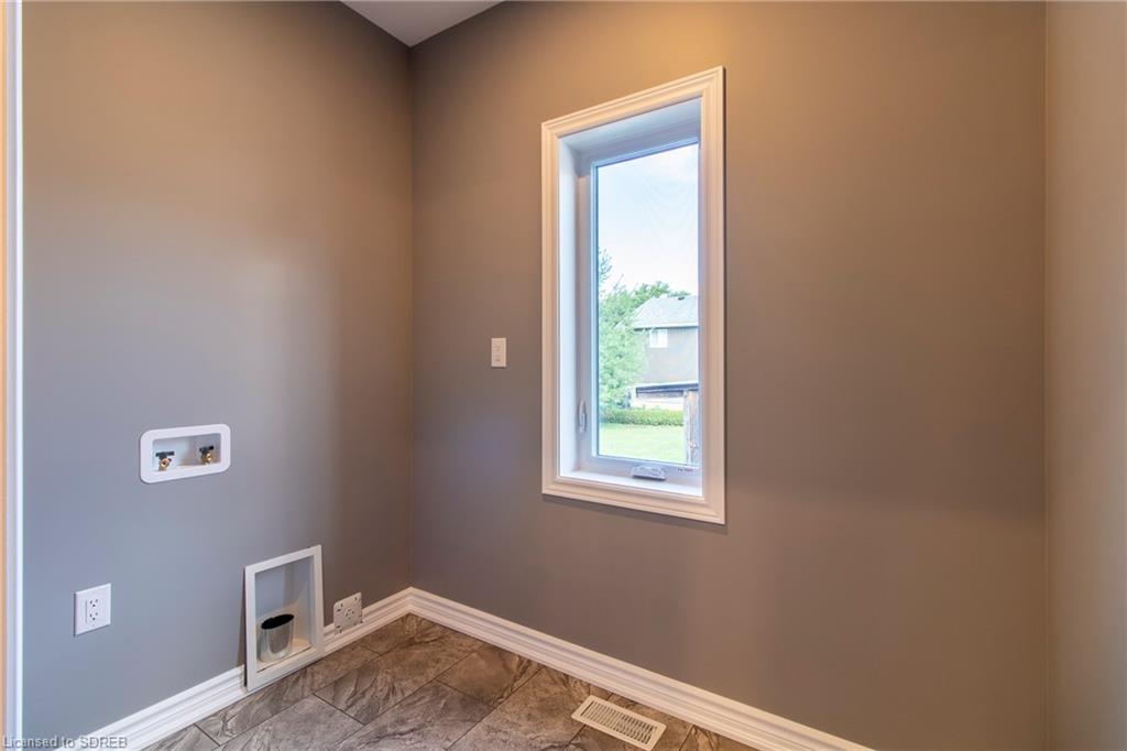 819 MAIN Street, Port Dover, Ontario, Canada