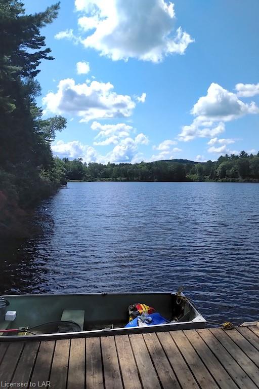 - PIVOT LAKE Lane, Haliburton Ontario, Canada