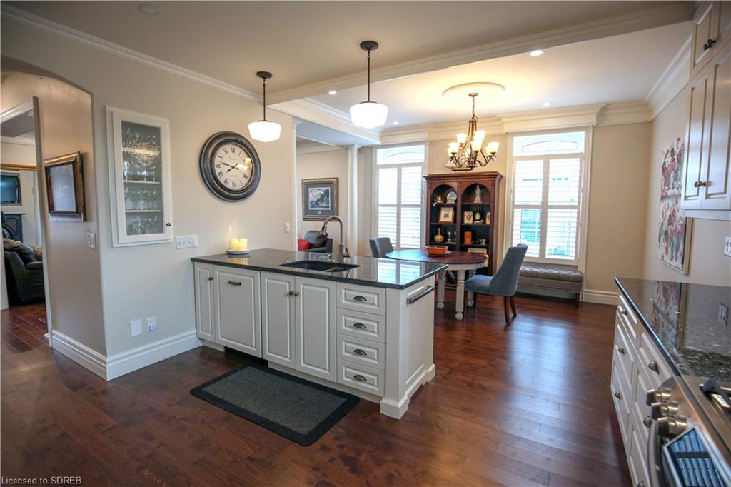 12 CHAPMAN Street W, Port Dover, Ontario, Canada
