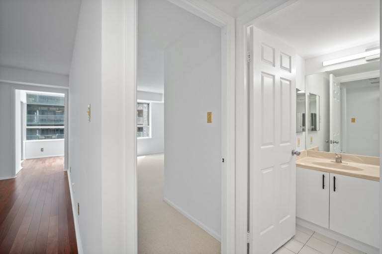711 Bay Street, Unit 1613, Toronto, Ontario, Canada photo 32