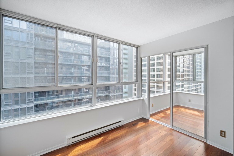 711 Bay Street, Unit 1613, Toronto, Ontario, Canada photo 17