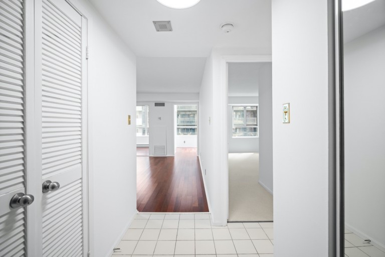 711 Bay Street, Unit 1613, Toronto, Ontario, Canada photo 4