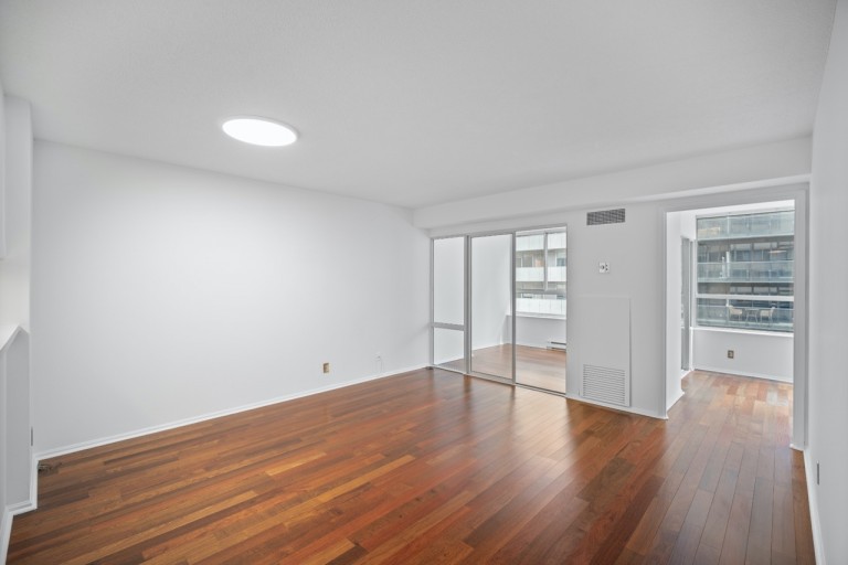 711 Bay Street, Unit 1613, Toronto, Ontario, Canada photo 8