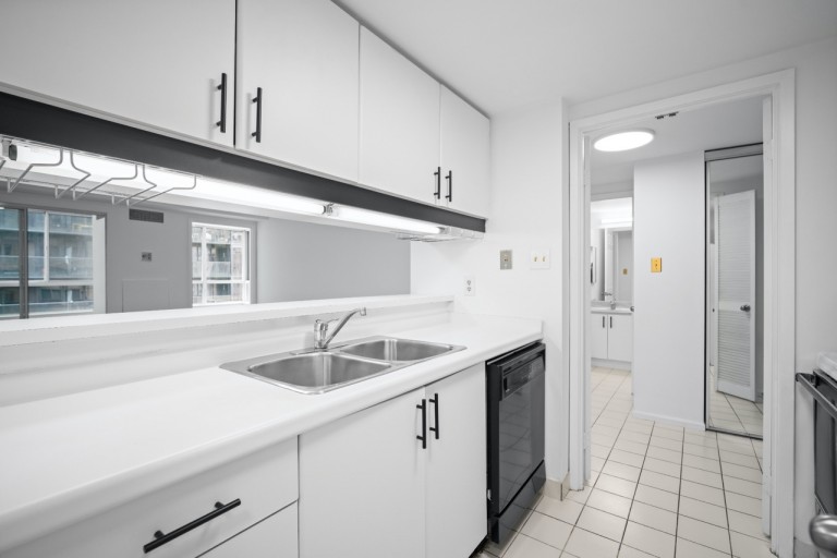 711 Bay Street, Unit 1613, Toronto, Ontario, Canada photo 15