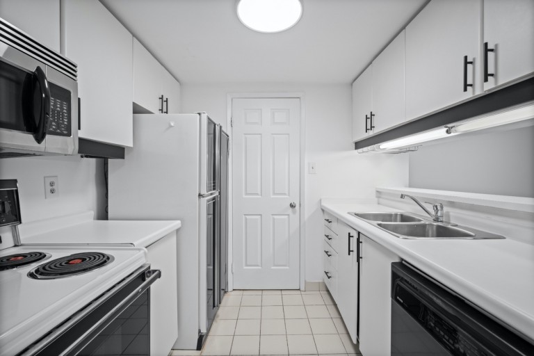711 Bay Street, Unit 1613, Toronto, Ontario, Canada photo 12