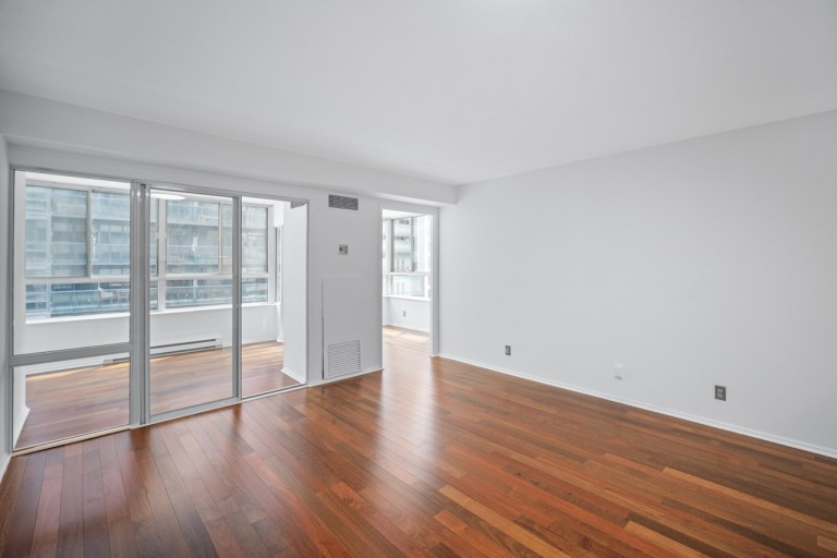 711 Bay Street, Unit 1613, Toronto, Ontario, Canada photo 6