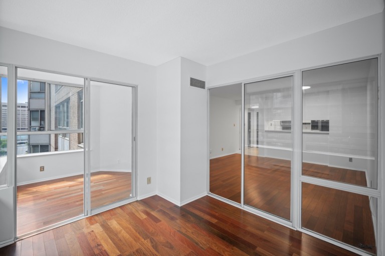 711 Bay Street, Unit 1613, Toronto, Ontario, Canada photo 19
