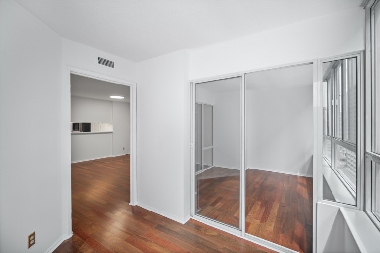 711 Bay Street, Unit 1613, Toronto, Ontario, Canada photo 23