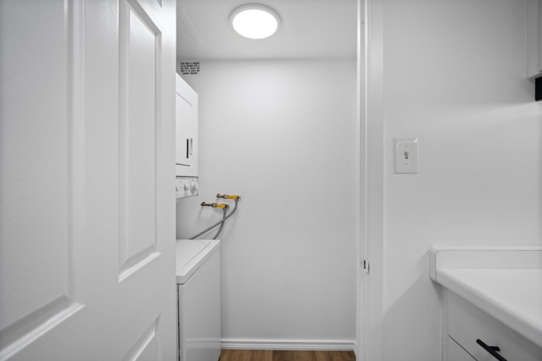 711 Bay Street, Unit 1613, Toronto, Ontario, Canada photo 14