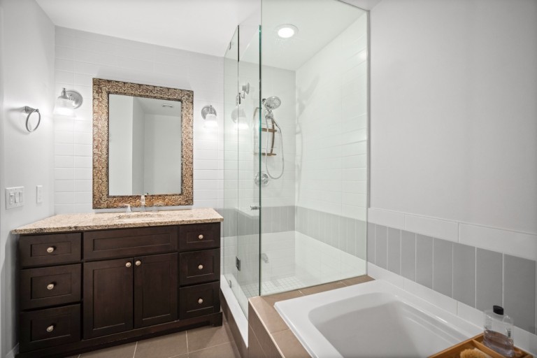 1 Hurontario Street, Suite 2004, Toronto, Ontario, Canada photo 12