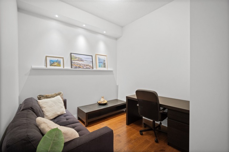 1 Hurontario Street, Suite 2004, Toronto, Ontario, Canada photo 13