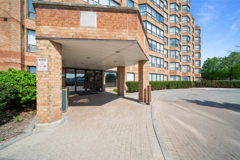 6 Humberline Dr Suite 202, Toronto, Ontario, Canada photo 2