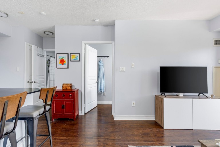 2495 Dundas Street West Suite #307, Toronto, Ontario, Canada photo 16