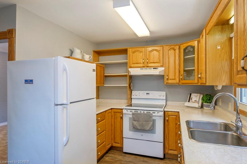 8 C Lane, Fishers Glen, Ontario, Canada