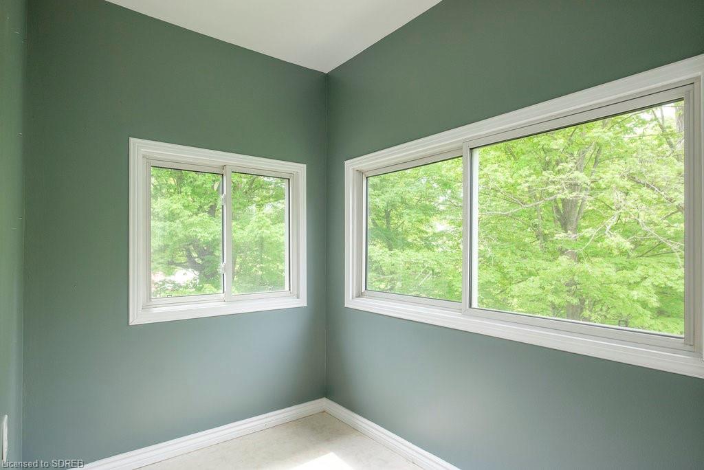 8 C Lane, Fishers Glen, Ontario, Canada