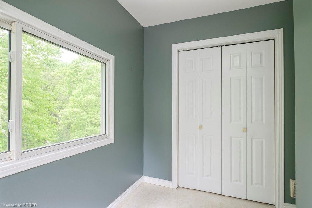 8 C Lane, Fishers Glen, Ontario, Canada