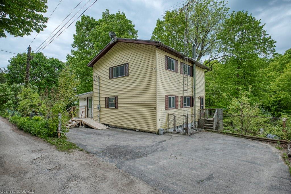8 C Lane, Fishers Glen, Ontario, Canada