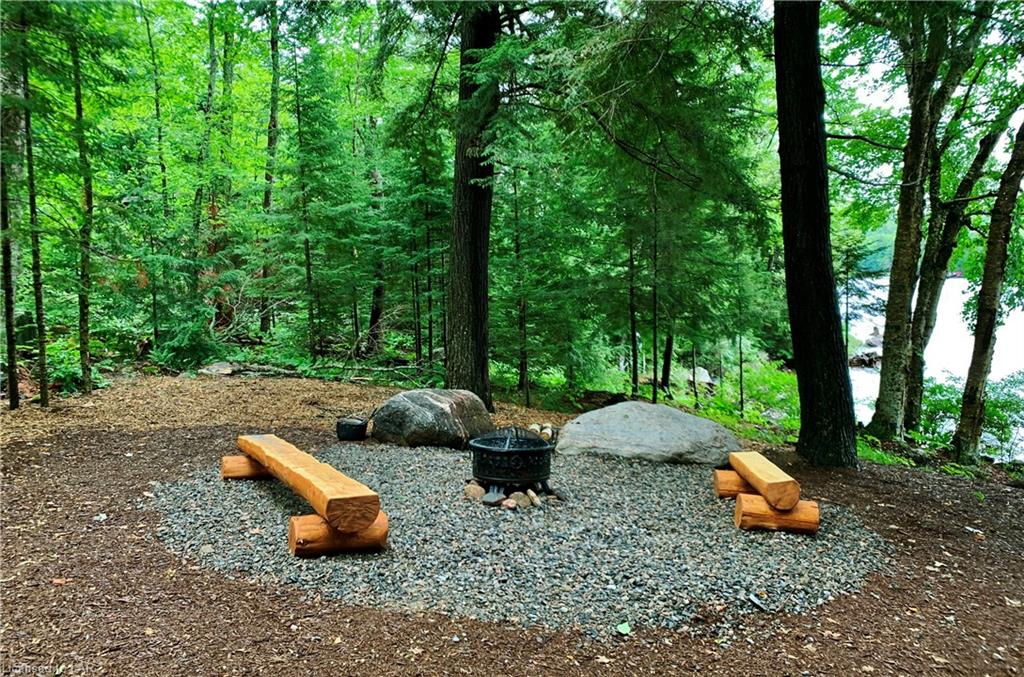 1027 PONDEROSA Trail, Haliburton, Ontario, Canada