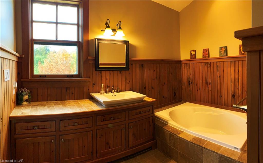 2946 WEST SHORE Road, Haliburton, Ontario, Canada