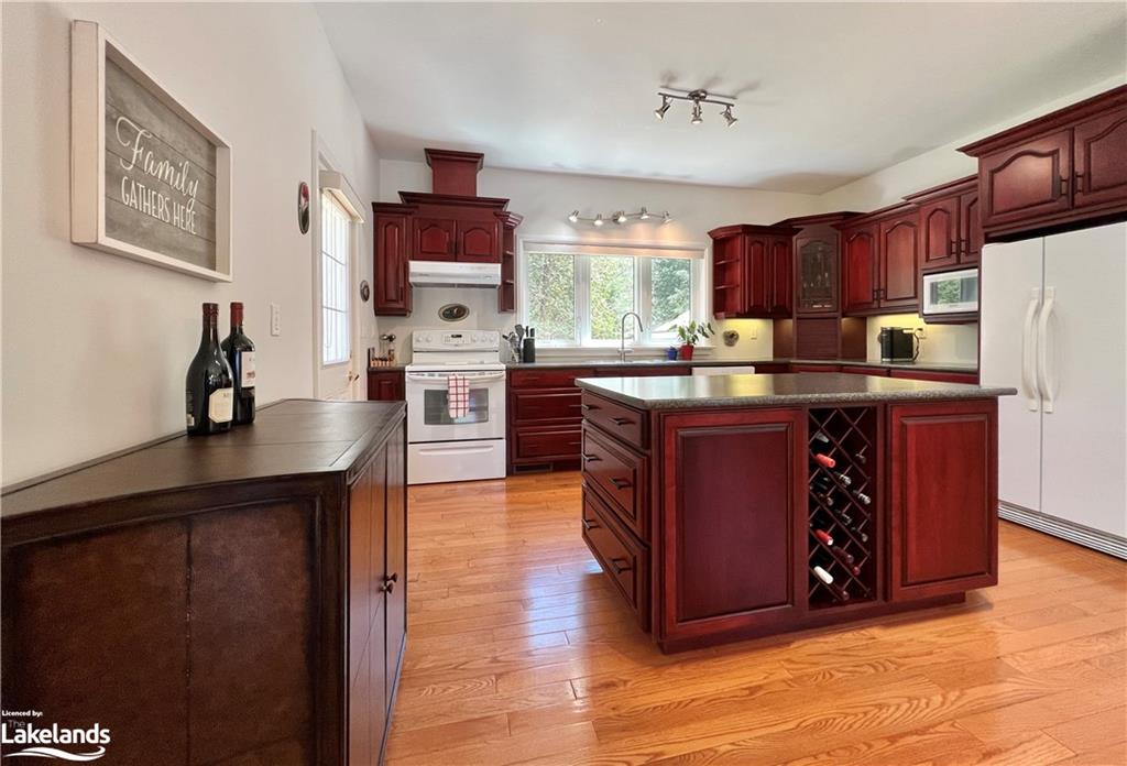 1172 PAINT LAKE Road, Lake of Bays, Ontario, Canada
