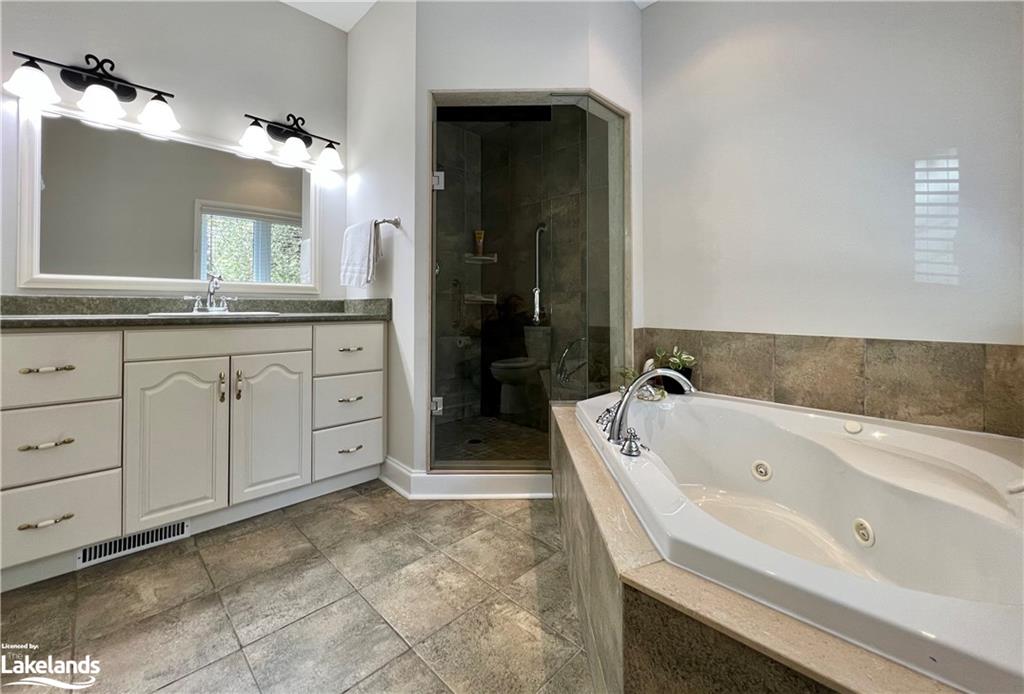 1172 PAINT LAKE Road, Lake of Bays, Ontario, Canada