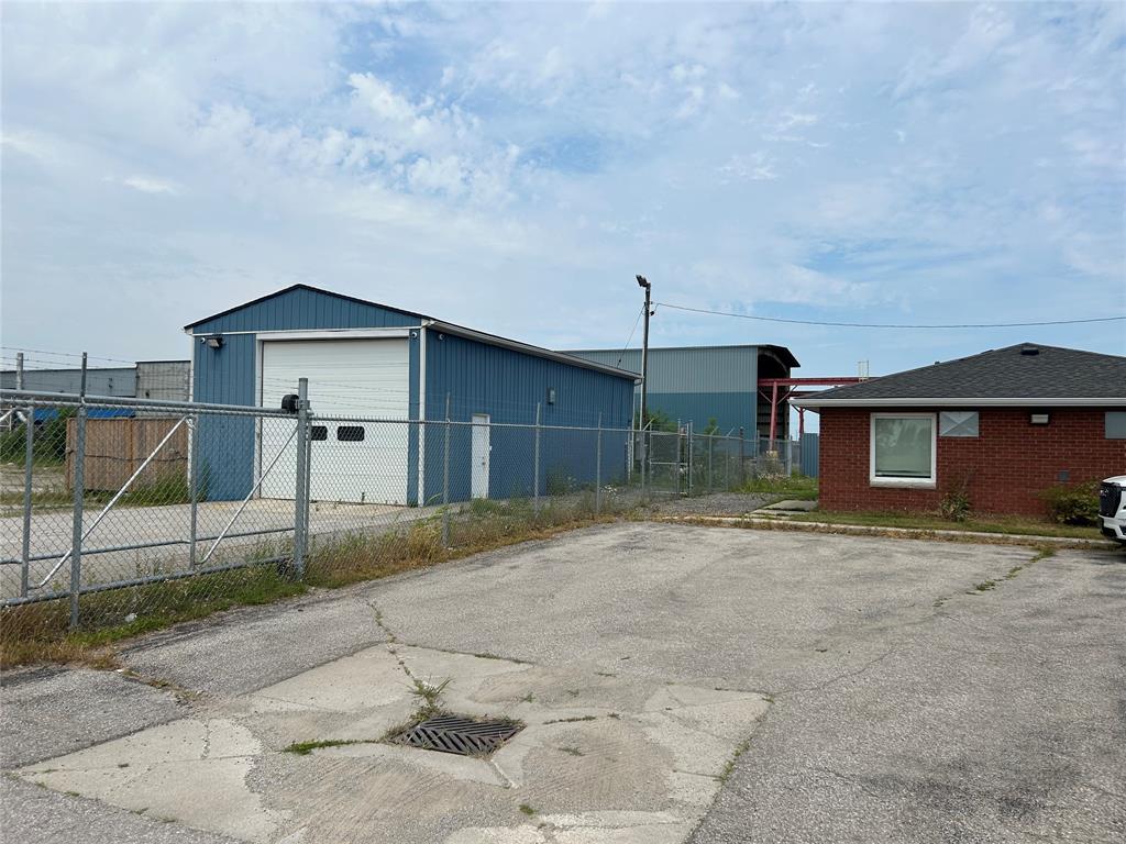 375 MC GREGOR Sideroad South, Sarnia, Ontario, Canada photo 2