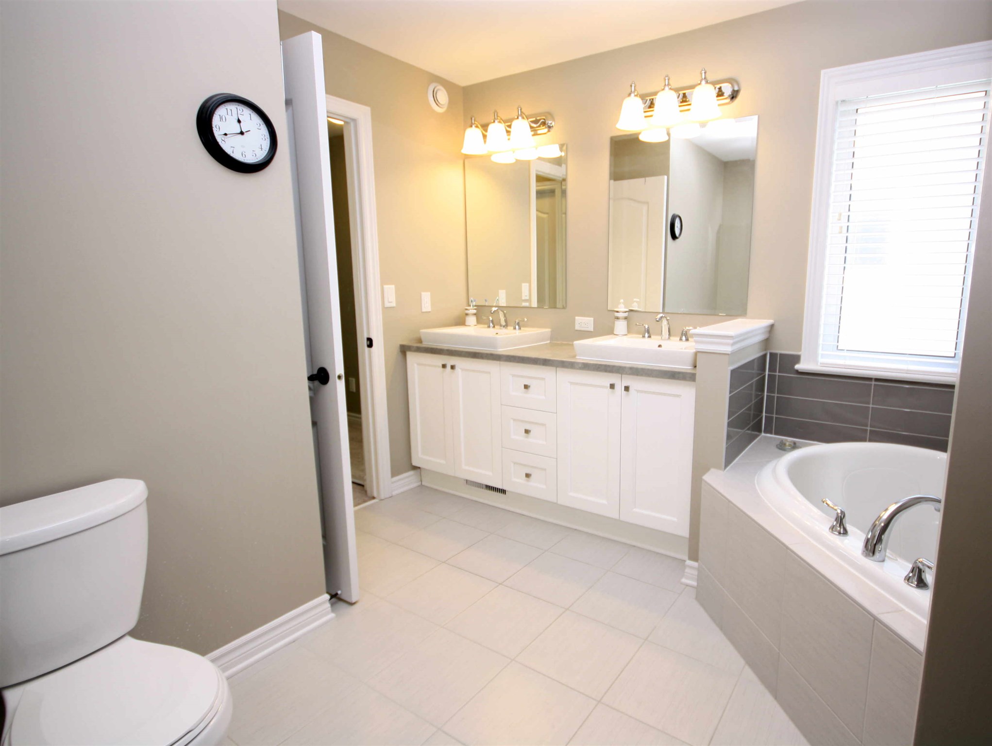 1389 Waterside Way, Kingston Ontario, Canada