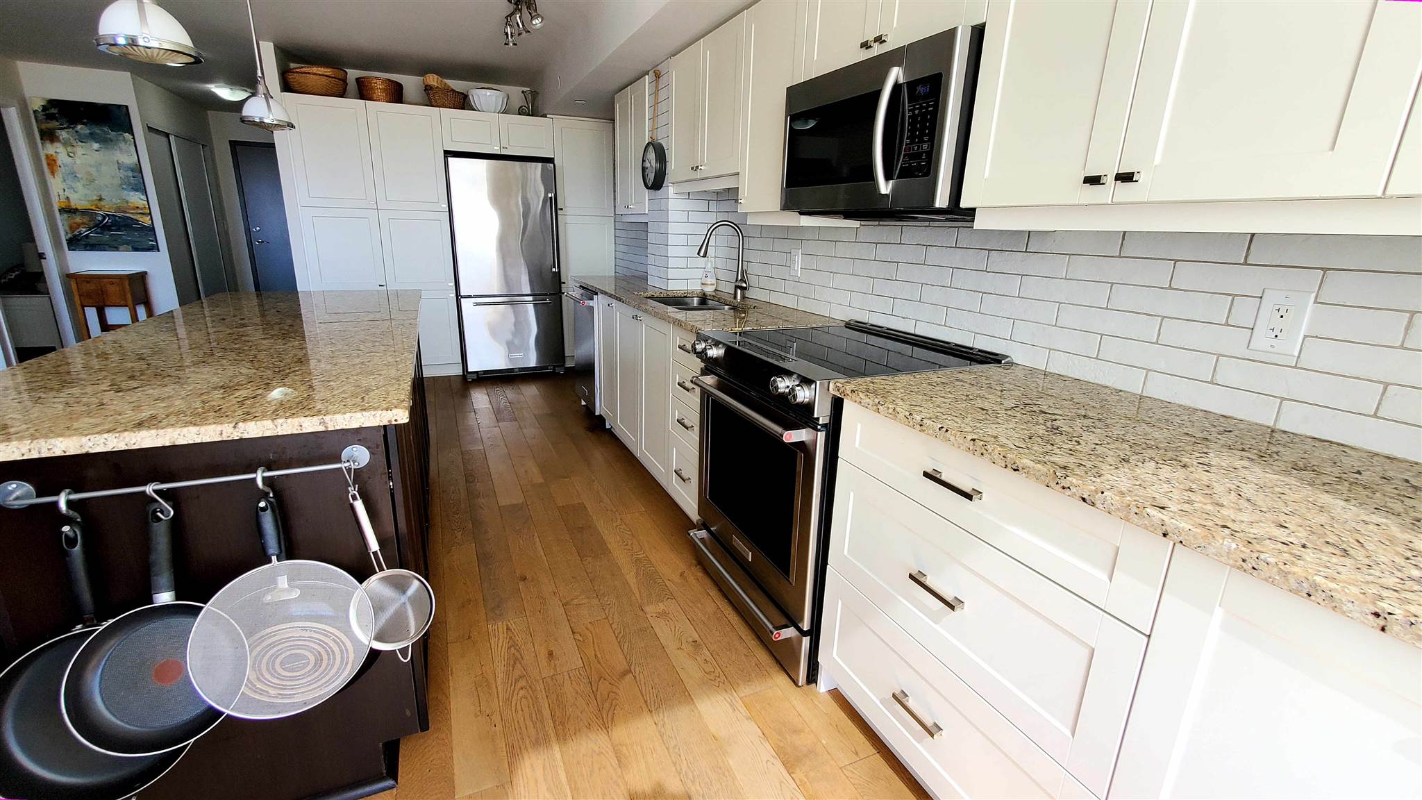 Unit# 708 121 Queen Street, Kingston Ontario, Canada