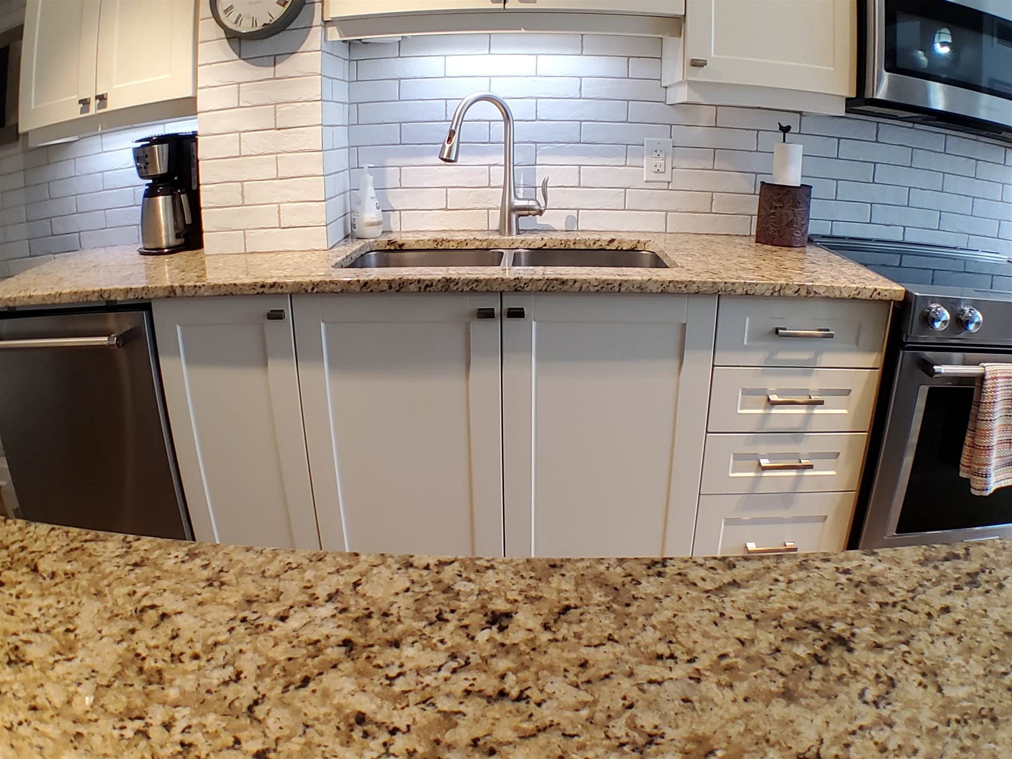 Unit# 708 121 Queen Street, Kingston Ontario, Canada