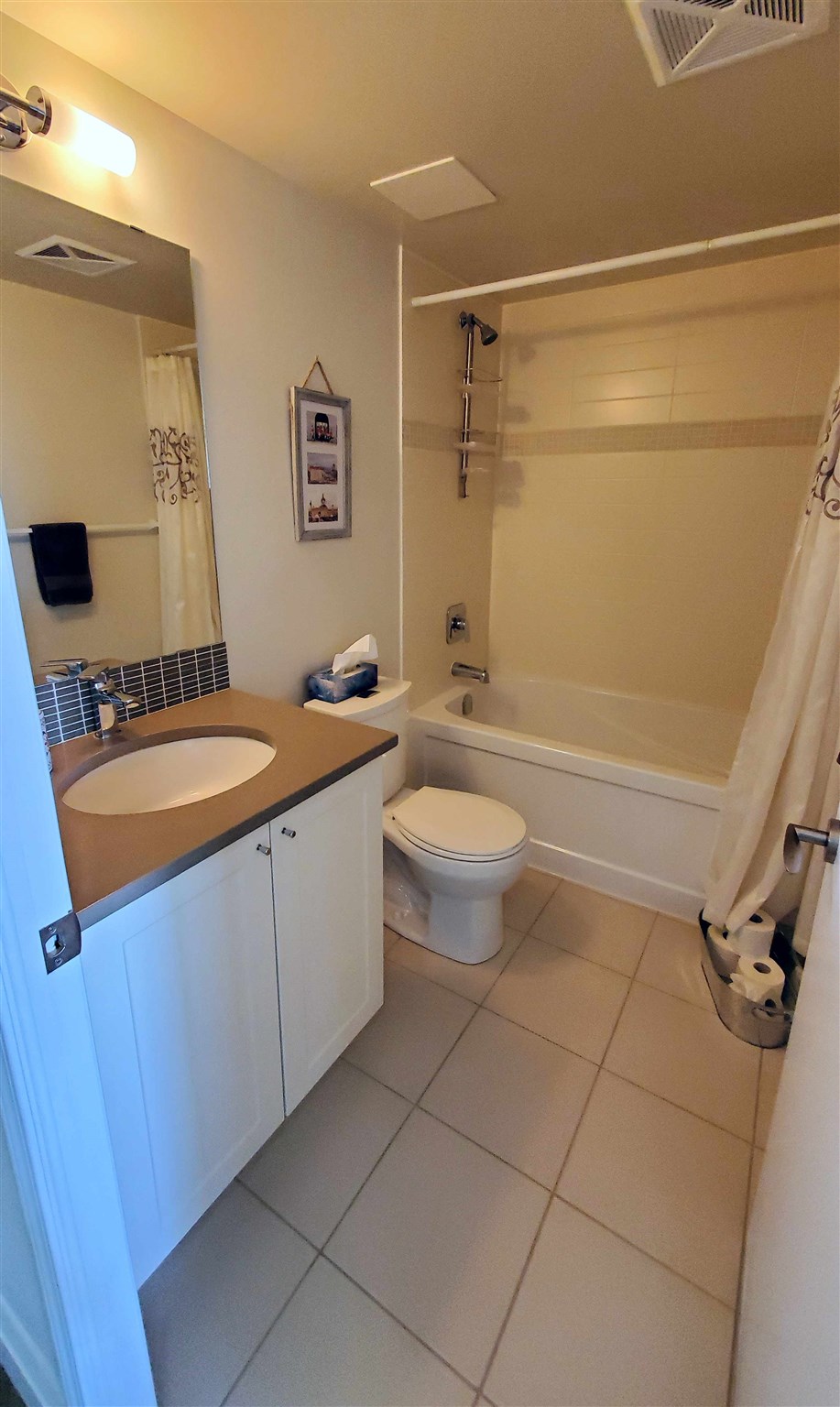 Unit# 708 121 Queen Street, Kingston Ontario, Canada
