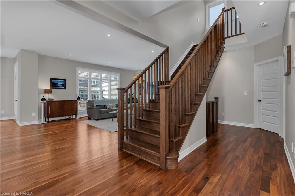 864 STONEWALK Drive, Kingston, Ontario, Canada