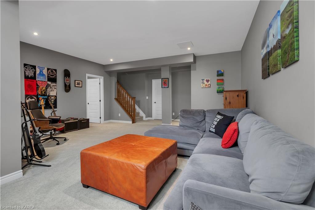 864 STONEWALK Drive, Kingston, Ontario, Canada