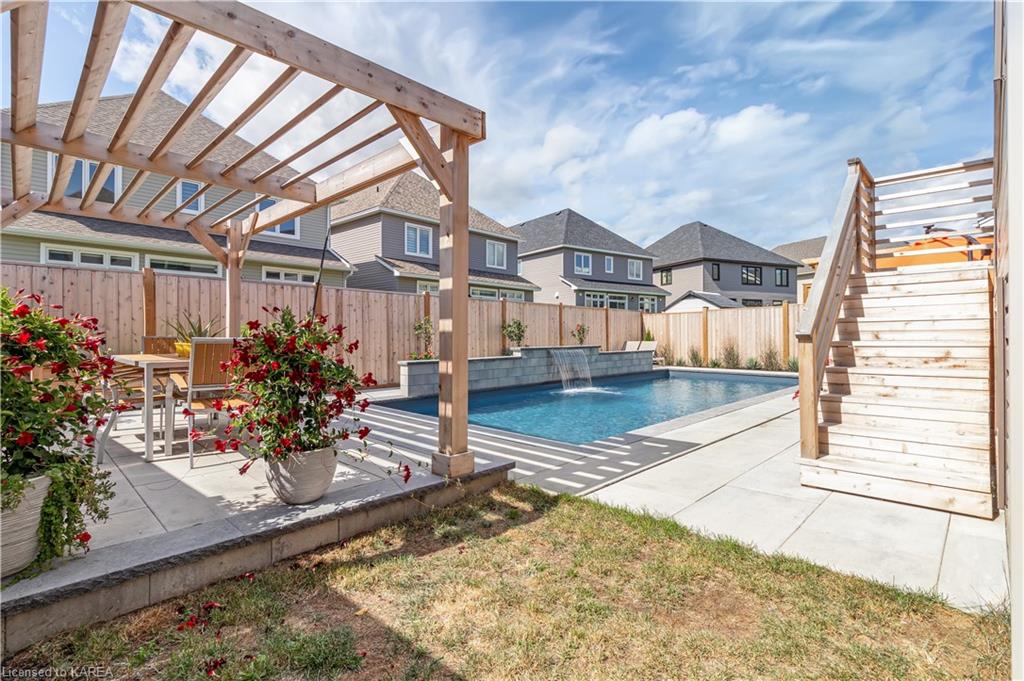 864 STONEWALK Drive, Kingston, Ontario, Canada