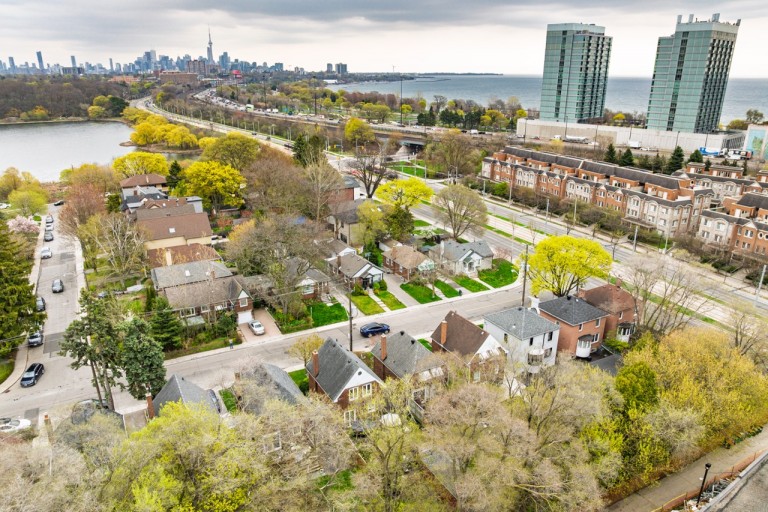 16 Coe Hill Drive, Toronto, Ontario, Canada photo 43