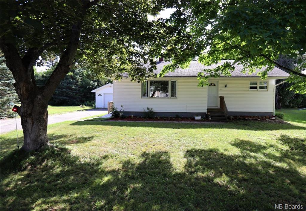 108 Edgewood Drive, Fredericton New Brunswick, Canada