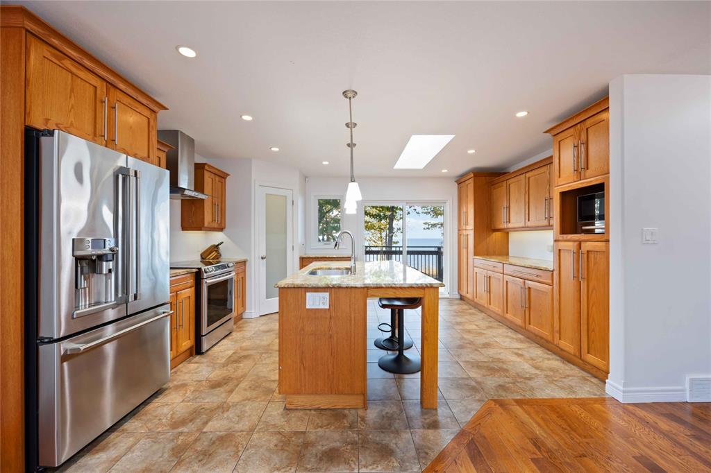 4080 BLUEPOINT Drive, Plympton-Wyoming, Ontario, Canada photo 12