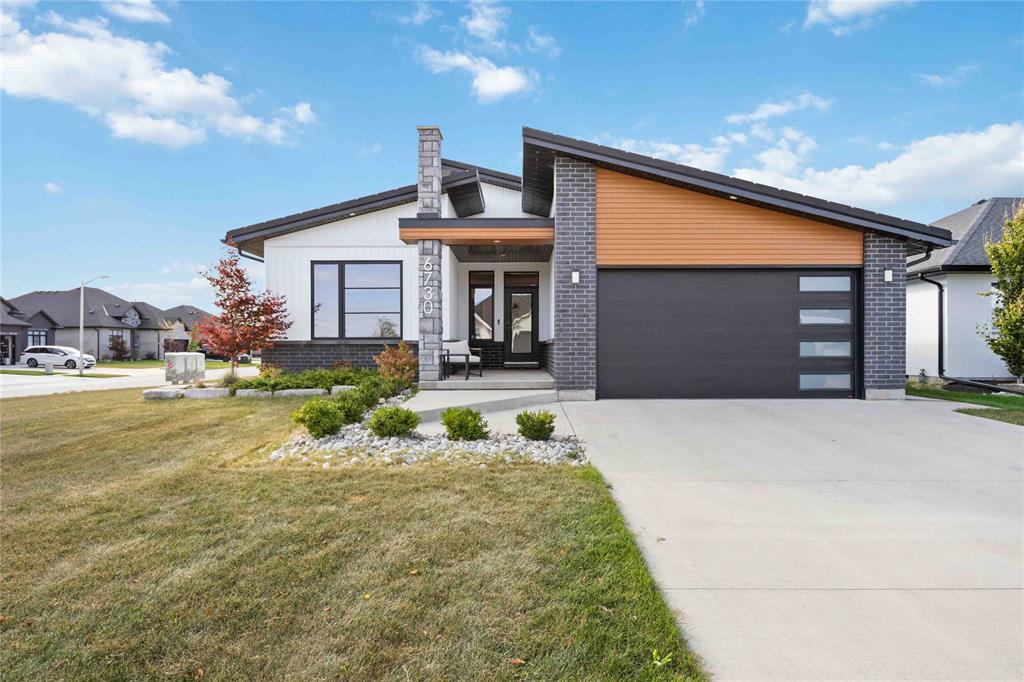 6730 GRIFFIN Drive, Plympton-Wyoming, Ontario, Canada photo 1