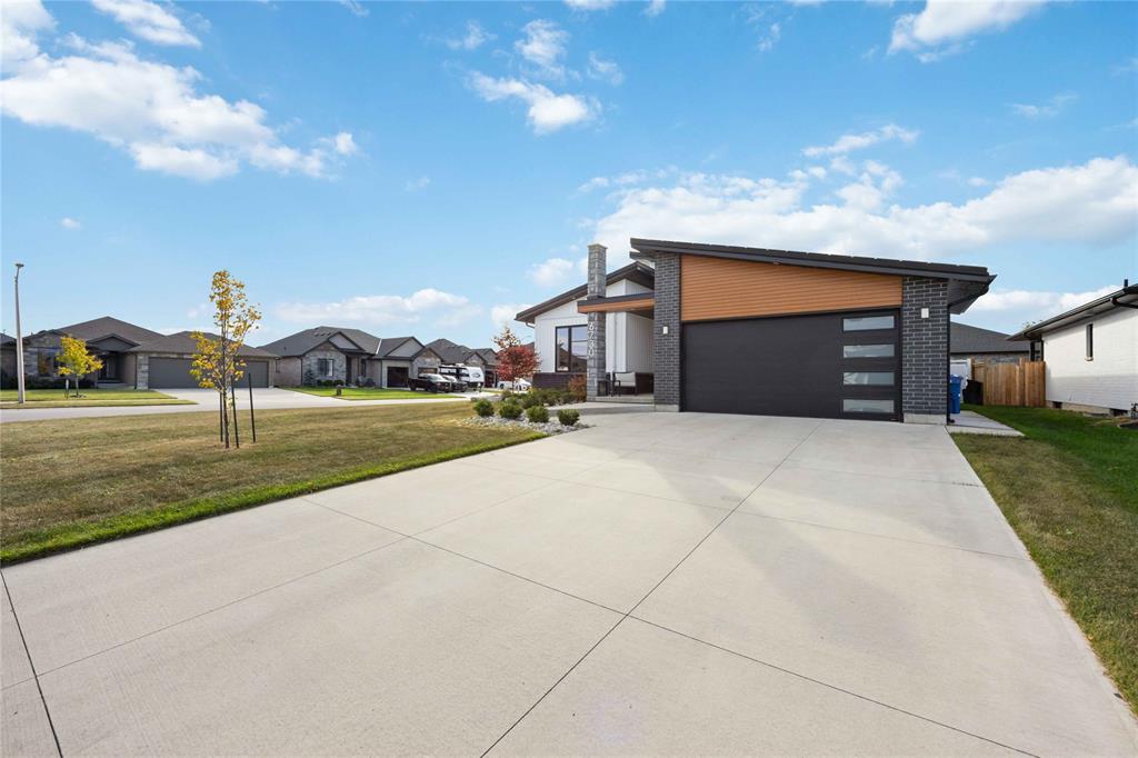 6730 GRIFFIN Drive, Plympton-Wyoming, Ontario, Canada photo 2