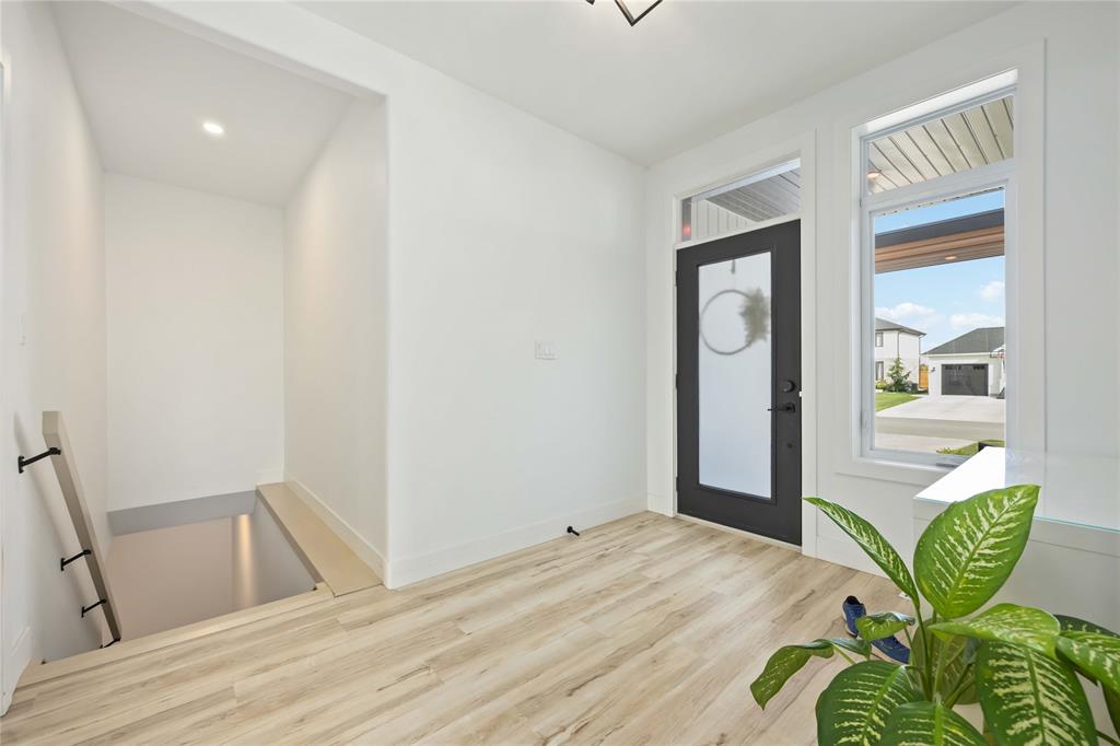 6730 GRIFFIN Drive, Plympton-Wyoming, Ontario, Canada photo 3