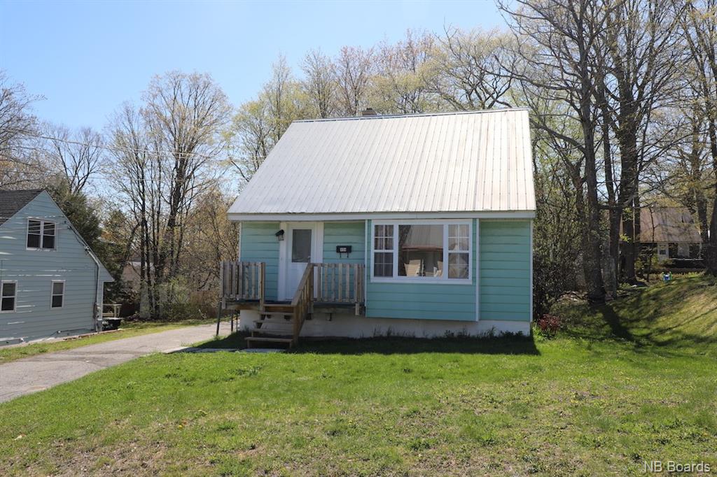 694 Palmer Street, Fredericton New Brunswick, Canada